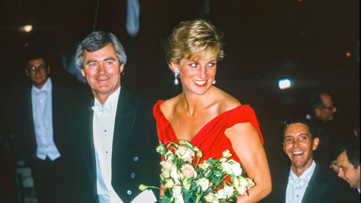 Princess Diana attends a glamorous function