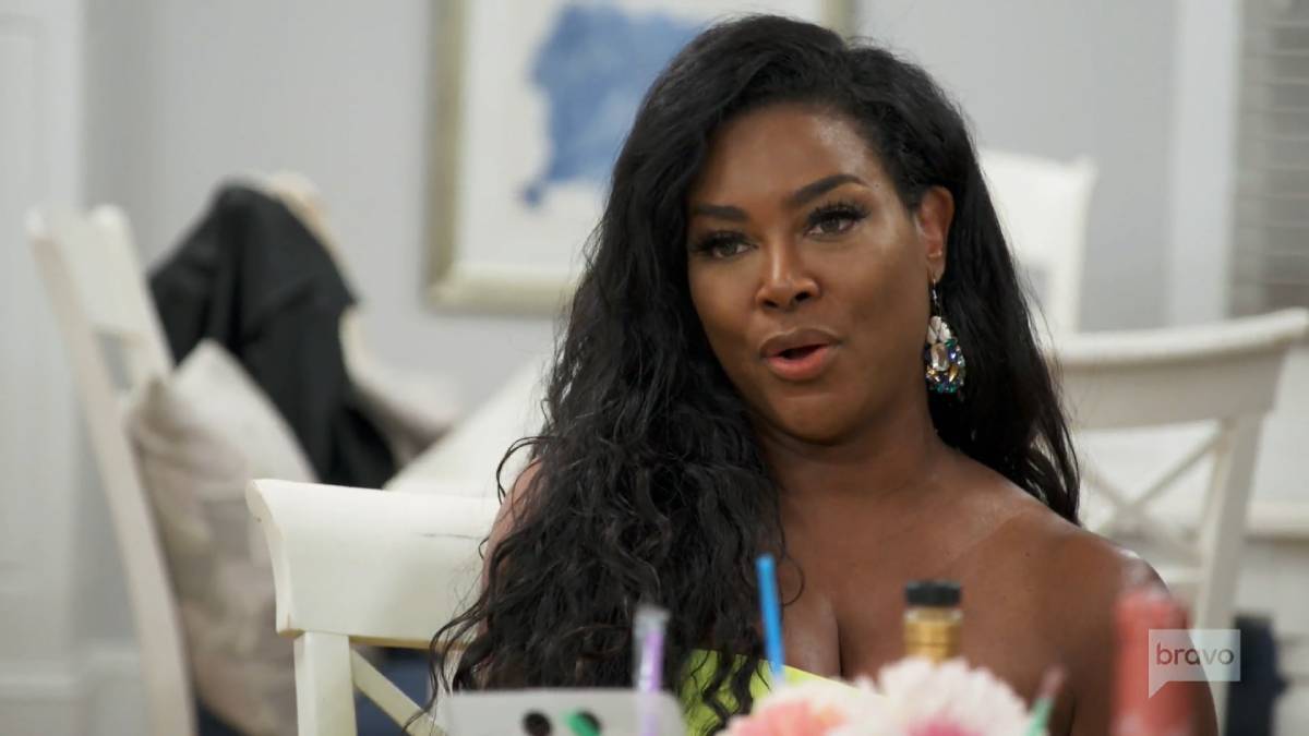 Kenya Moore may have be able to forgive and forget when it comes to Marlo Hampton.