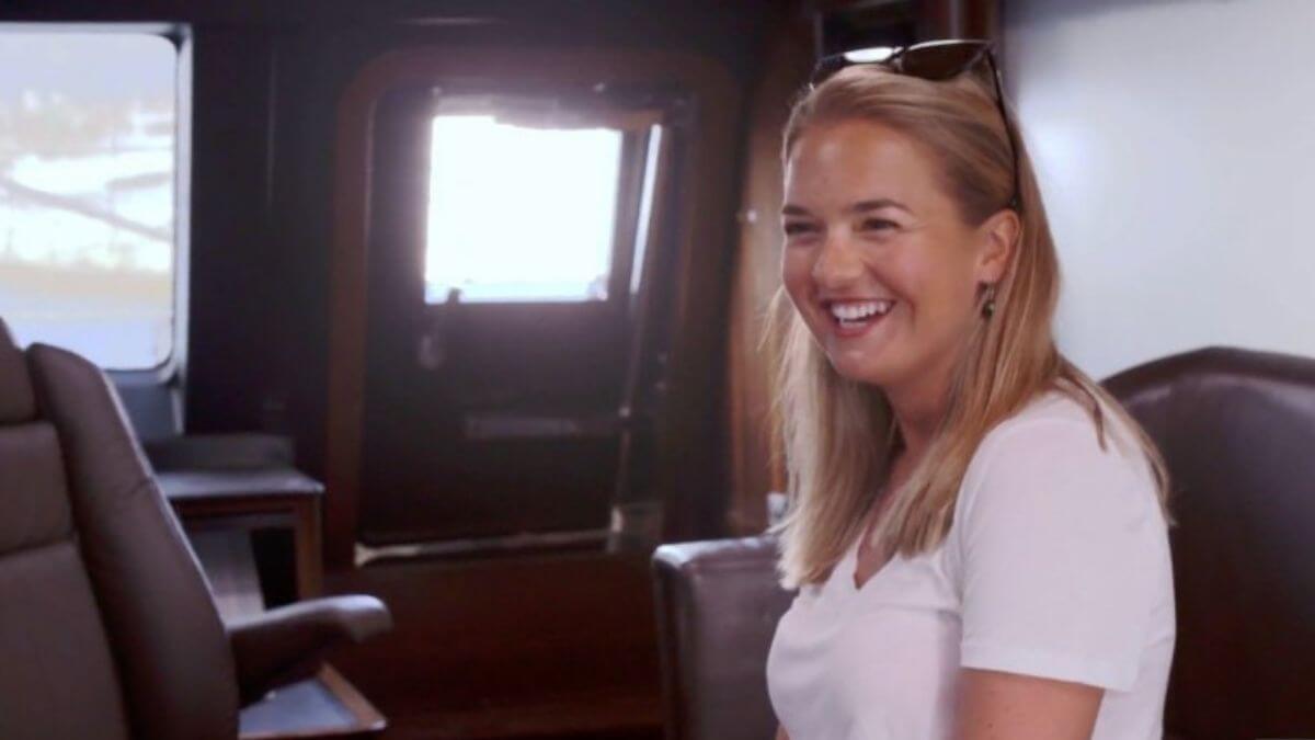 Daisy dishes hooking up on Below Deck Sailing Yacht