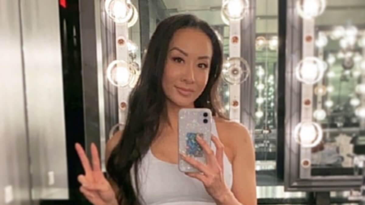 Karen Pang poses for Instagram selfie