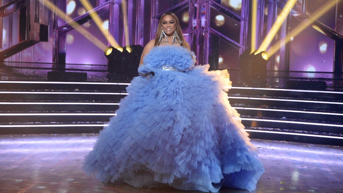 Tyra Banks wears a flowing blue dress during the DWTS Season 19 finale.