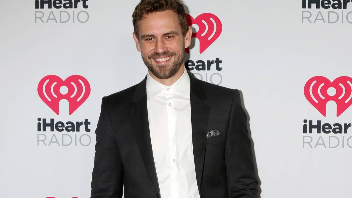 Nick Viall poses on the red carpet.