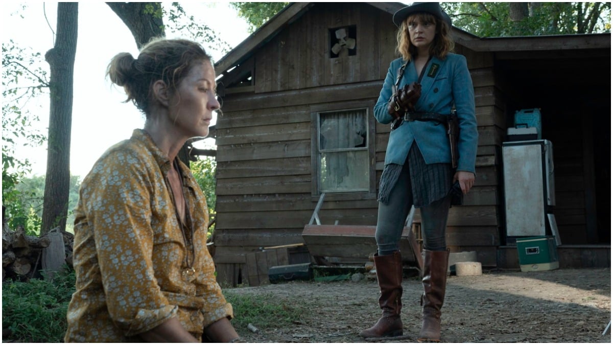 Jenna Elfman as June and Colby Minifie as Virginia, as seen in Episode 9 of AMC's Fear the Walking Dead Season 6