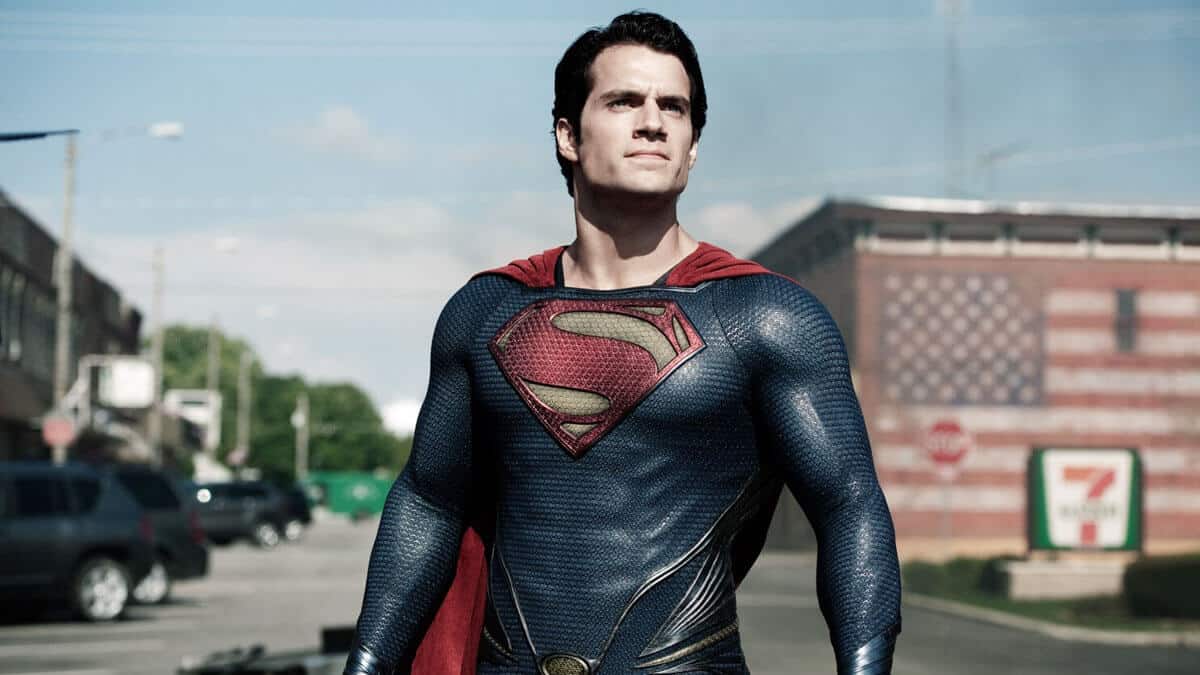 Henry Cavill chiede ai fan di Superman di smetterla di insultarsi a vicenda