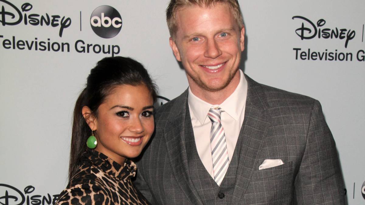 Sean Lowe and Catherine Giudici pose on the red carpet