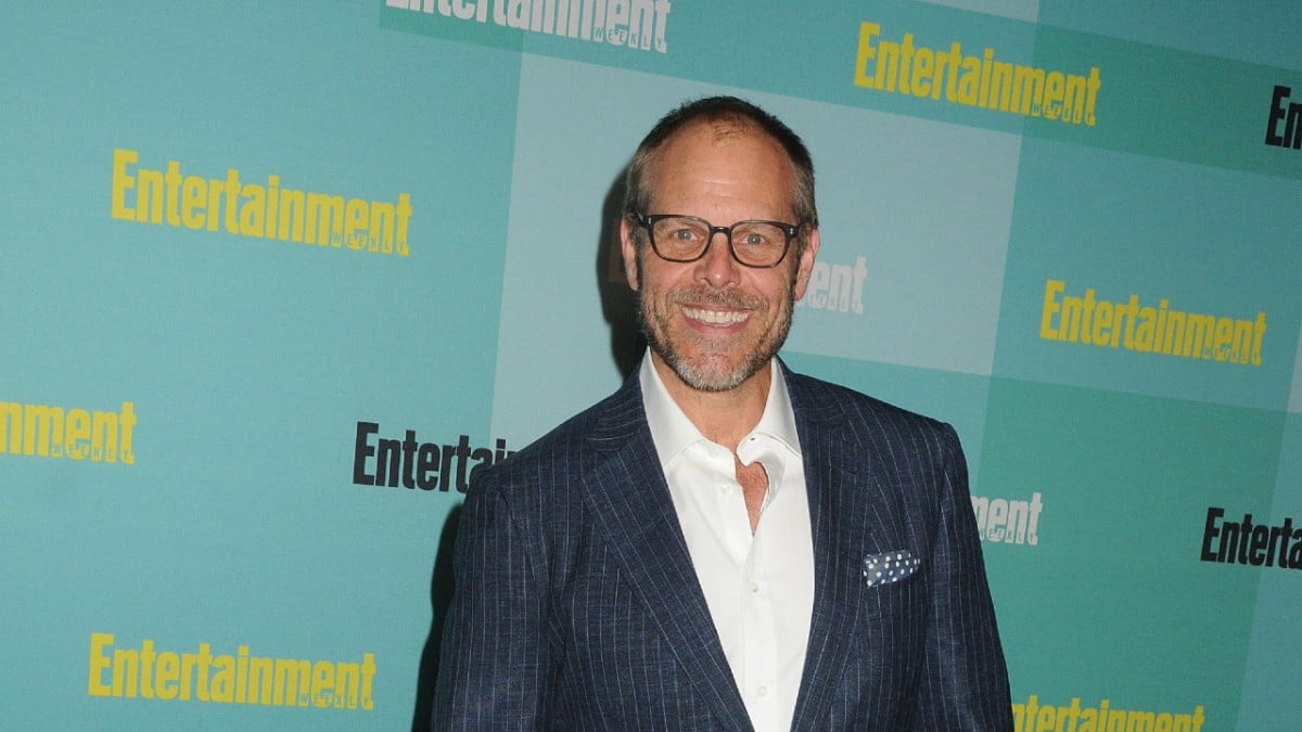 Alton Brown at a red carpet event.