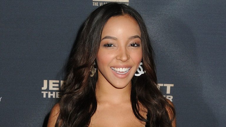 Tinashe on the red carpet
