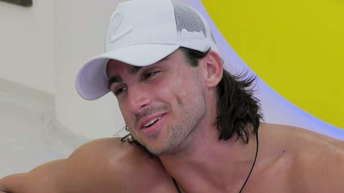 Why is Jeremy still on Love Island USA? Fans weigh in.