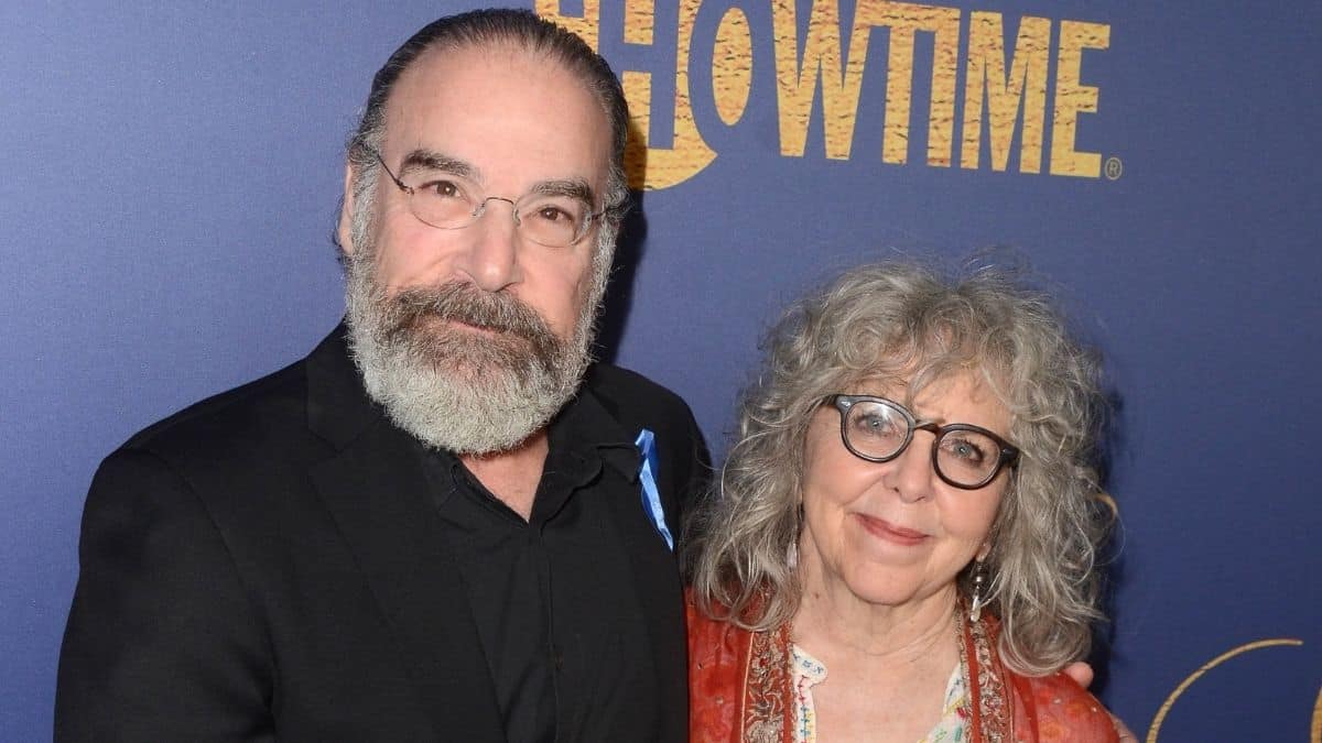 Image of Mandy Patinkin and wife on red carper