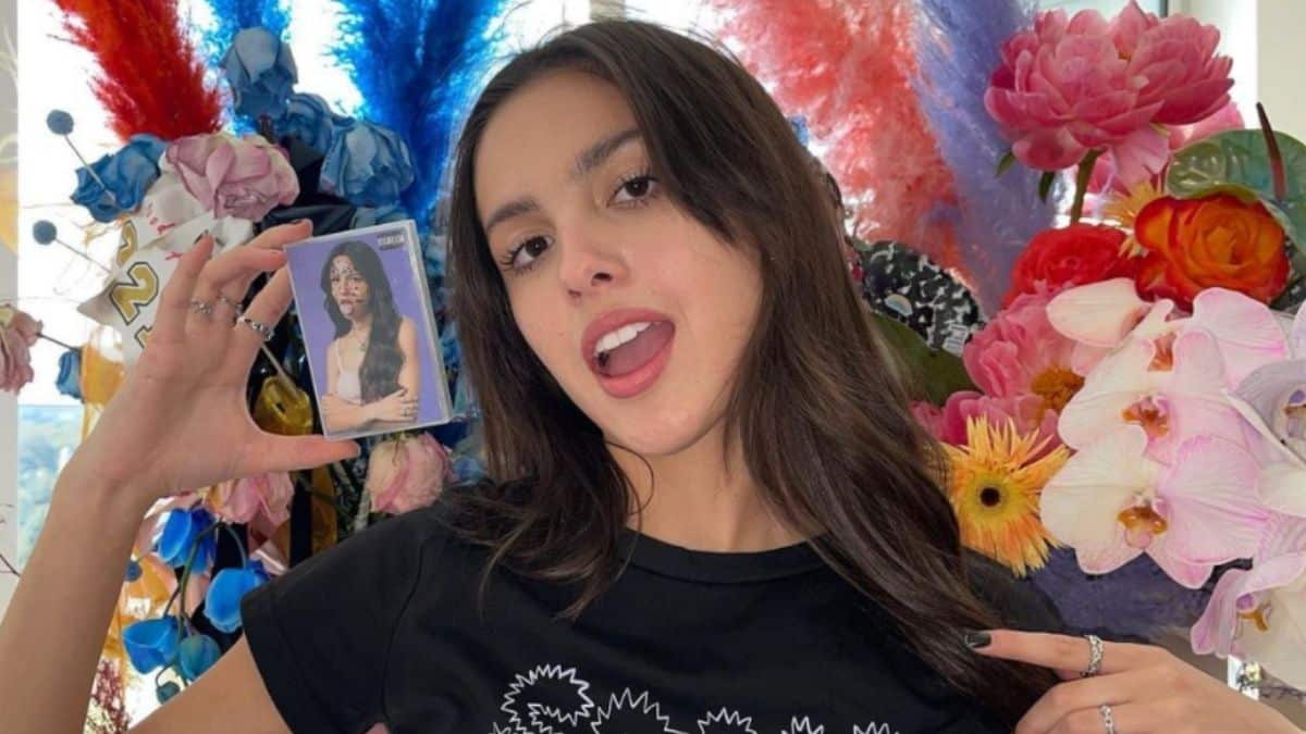 Olivia Rodrigo models her Sour merch