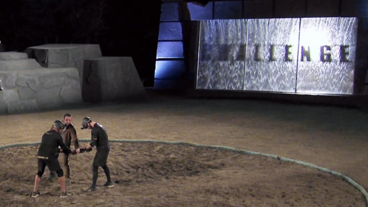 the challenge all stars competitors battle in pole wrestle