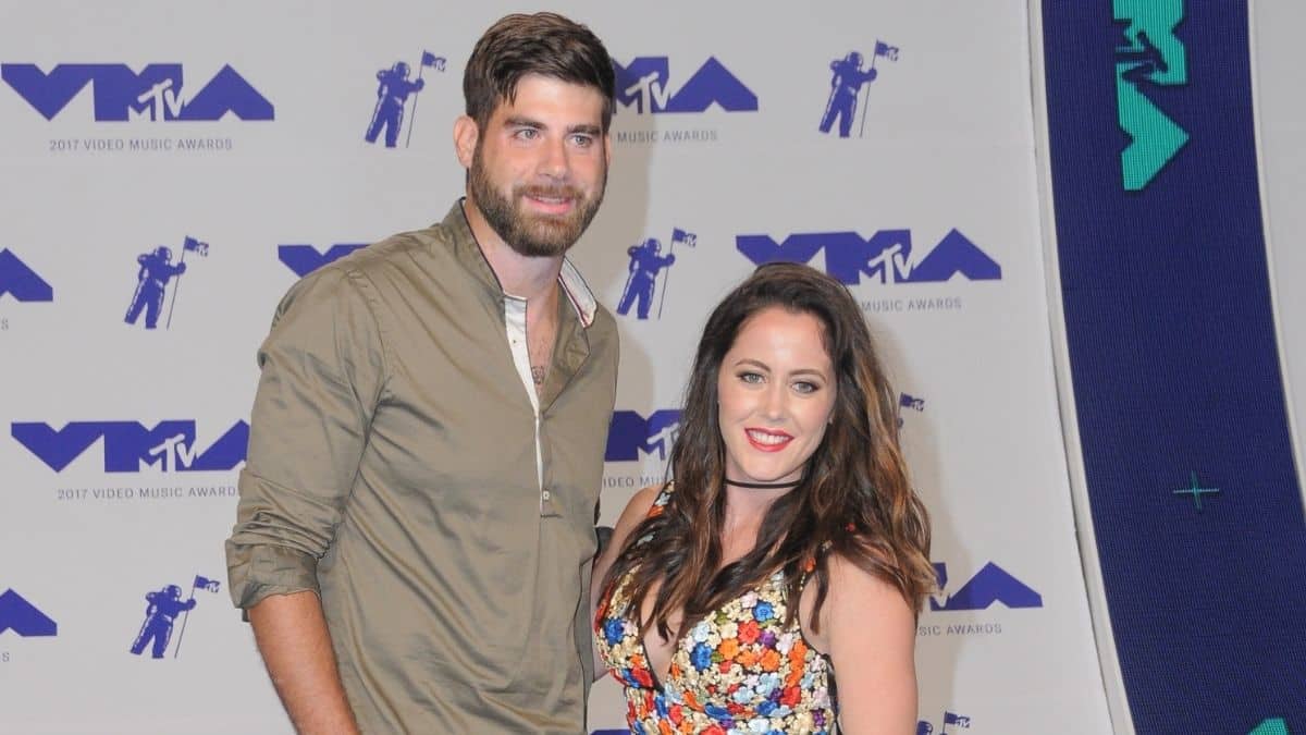 Teen Mom 2 fans bash alum Jenelle Evans and David Eason for his firearms being around their children.