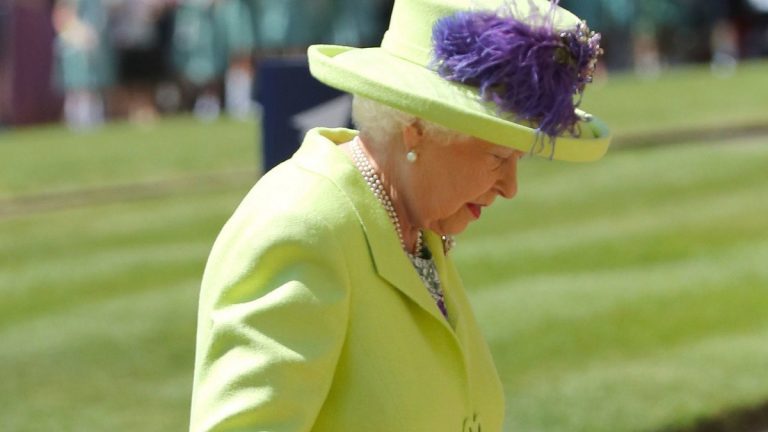 The Queen in green