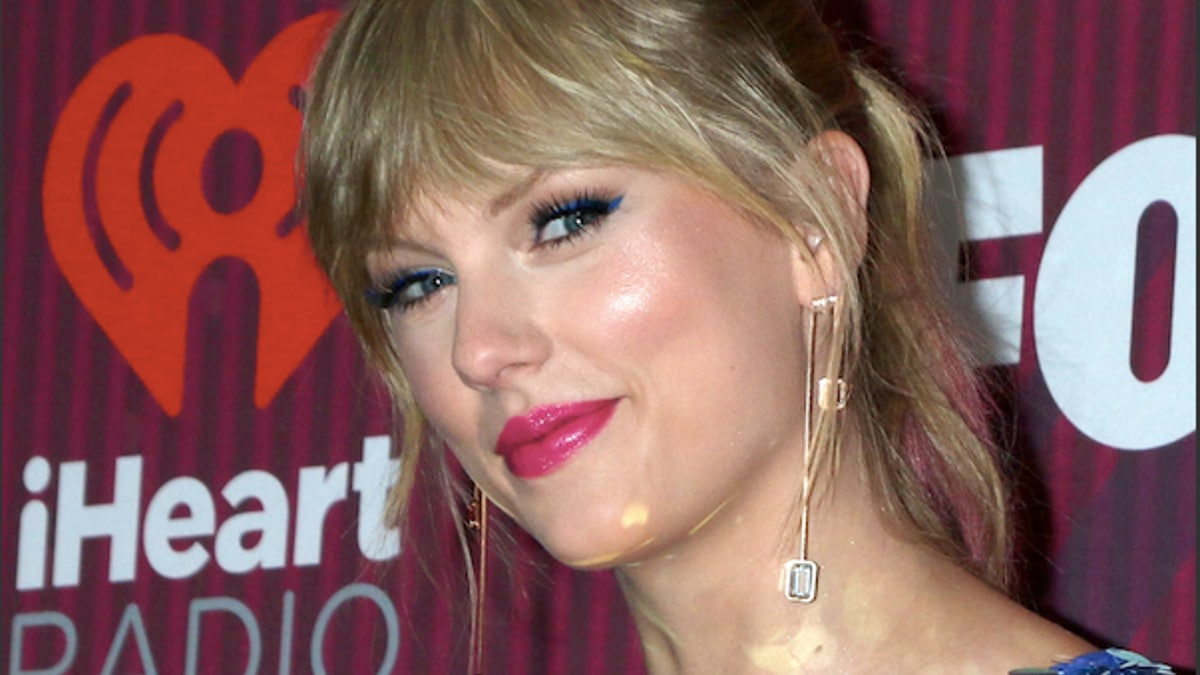 Taylor Swift at the iHeartRadio Music Awards 2019