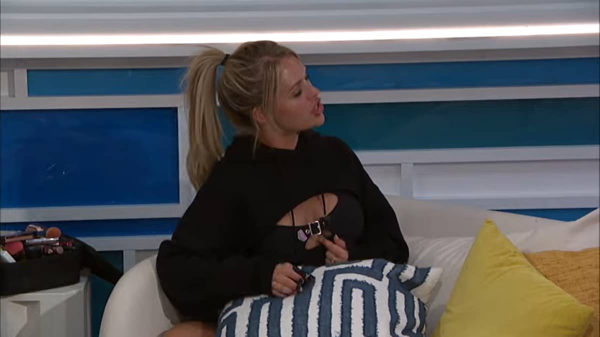 Whitney On BB23 Couch