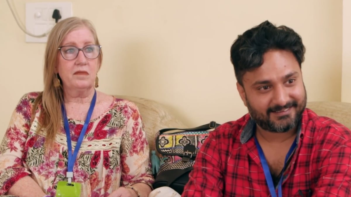 90 Day Fiance Jenny and Sumit go to an astrologer.