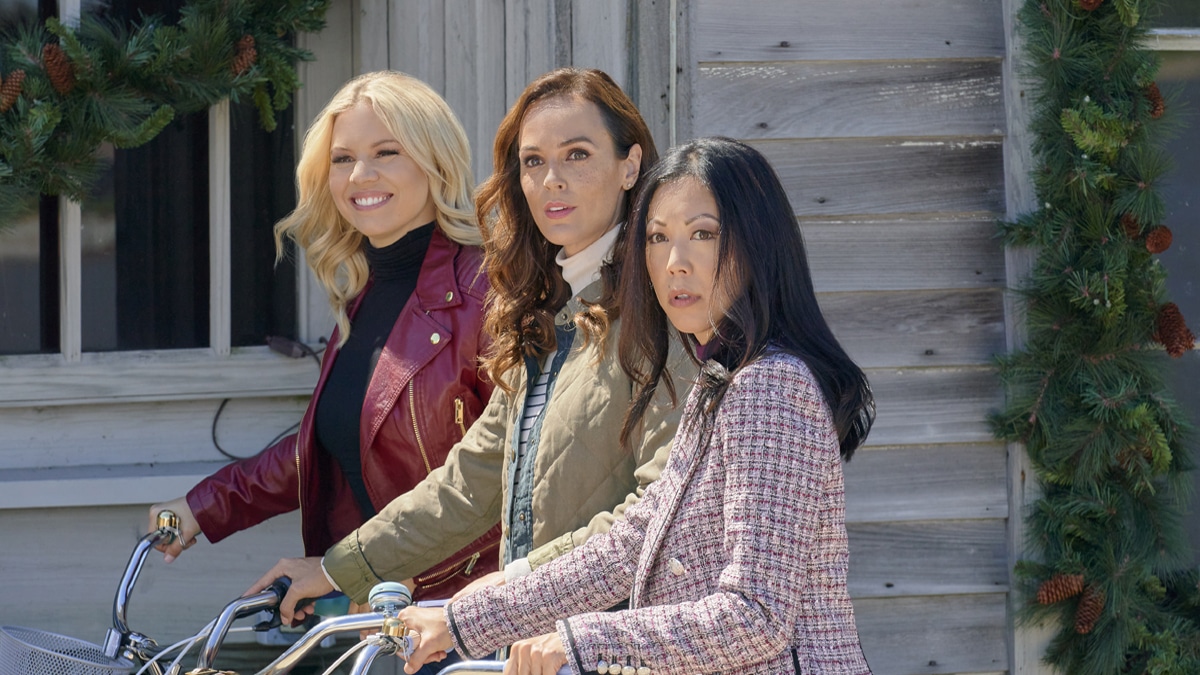 Ali Liebert, Erin Cahill, and Brittany Ishibashi.