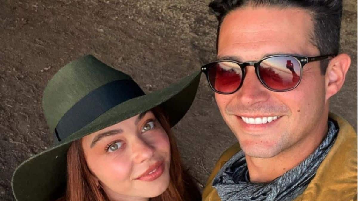 Sarah Hyland and Wells Adams take a selfie together