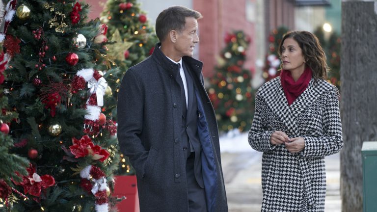 James Denton and Teri Hatcher in Hallmark Channel's A Kiss Before Christmas