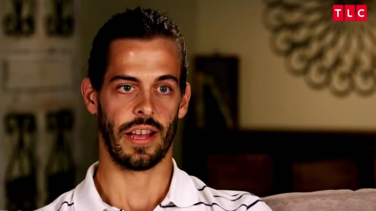 Derick Dillard in a Counting On confessional.