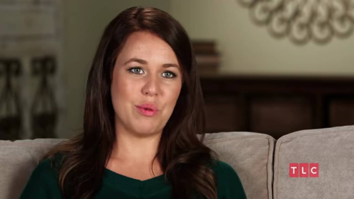 Jana Duggar is in a Counting On confessional.