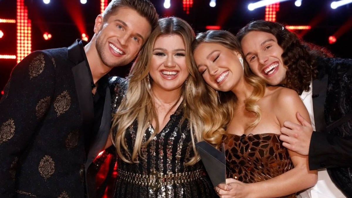 Kelly Clarkson with Girl Named Tom on The Voice