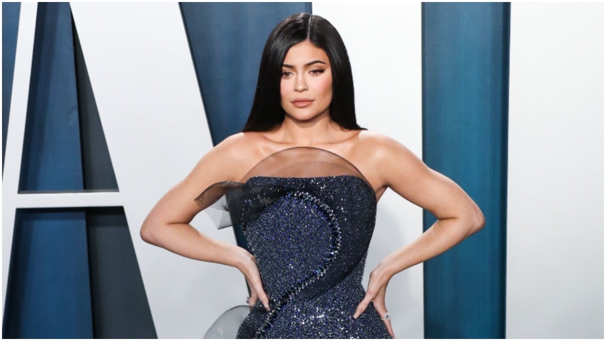 Kylie Jenner holding her hips at the Vanity Fair Oscars party.