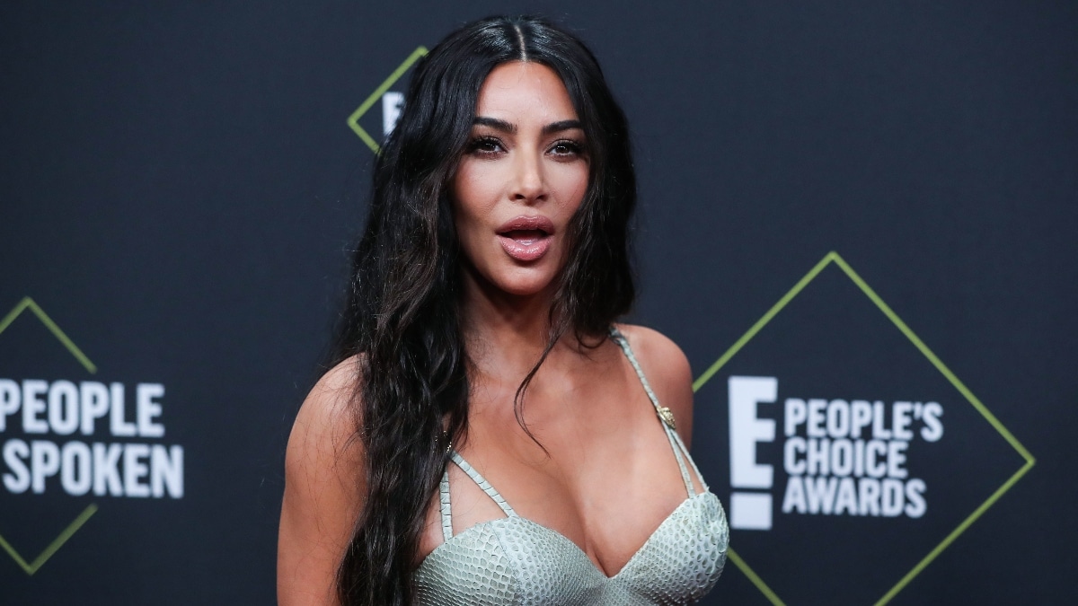SANTA MONICA, LOS ANGELES, CALIFORNIA, USA - NOVEMBER 10: Kim Kardashian West arrives at the 2019 E! People's Choice Awards held at Barker Hangar on November 10, 2019 in Santa Monica, Los Angeles, California, United States. (Photo by Xavier Collin/Image Press Agency)