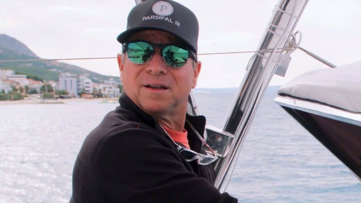 Captain Glenn from Below Deck Sailing Yacht has fans freaking out over hot throwback photo.
