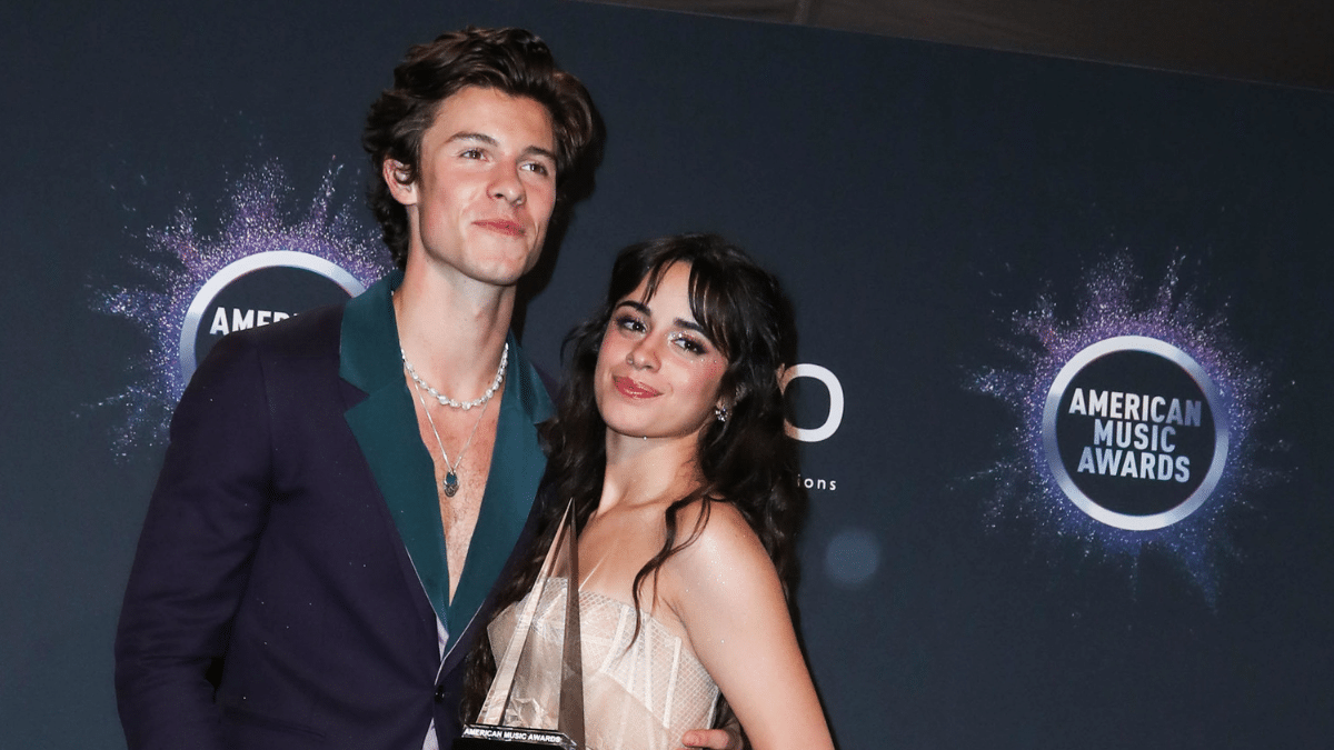 Shawn Mendes and Camila Cabello pose in the press room at the 2019 American Music Awards held at Microsoft Theatre L.A.
