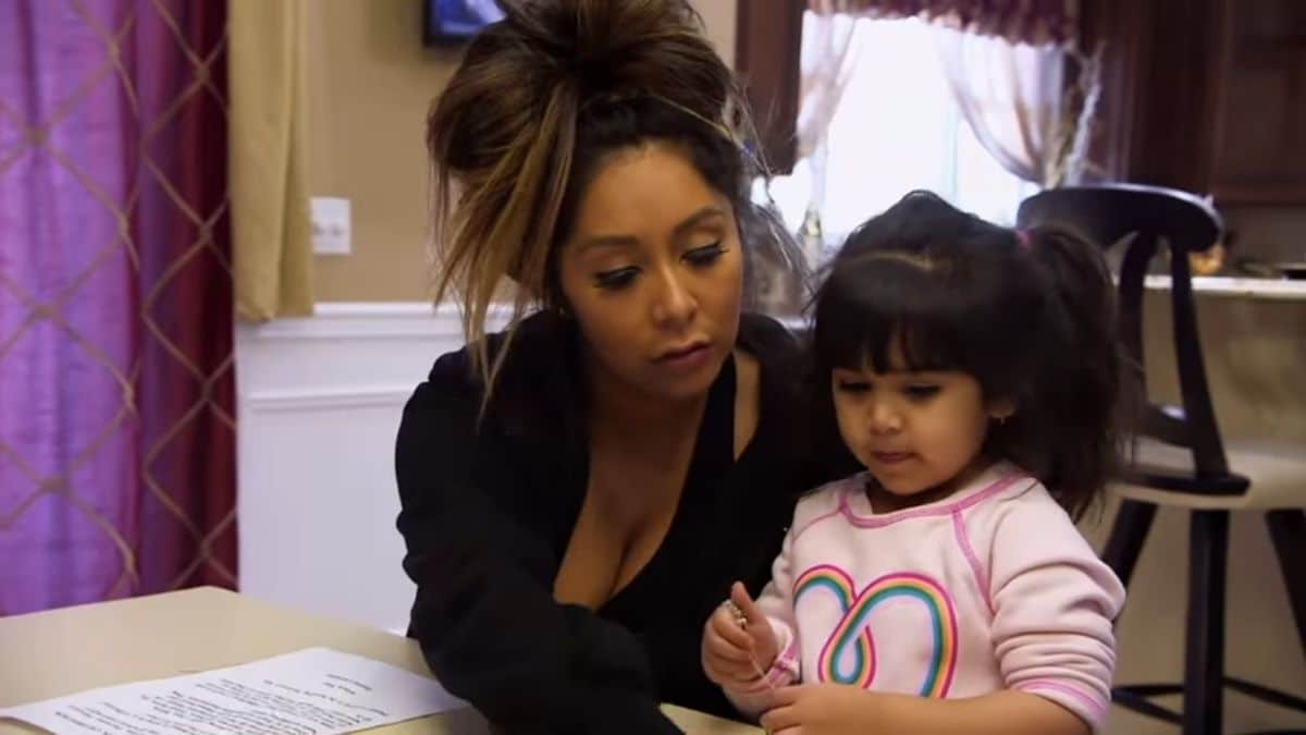 Nicole "Snooki" Polizzi and her daughter Giovannaon Jersey Shore Family Vacation.