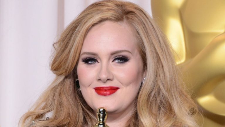 Adele attended the 85th Academy Award show in 2013.
