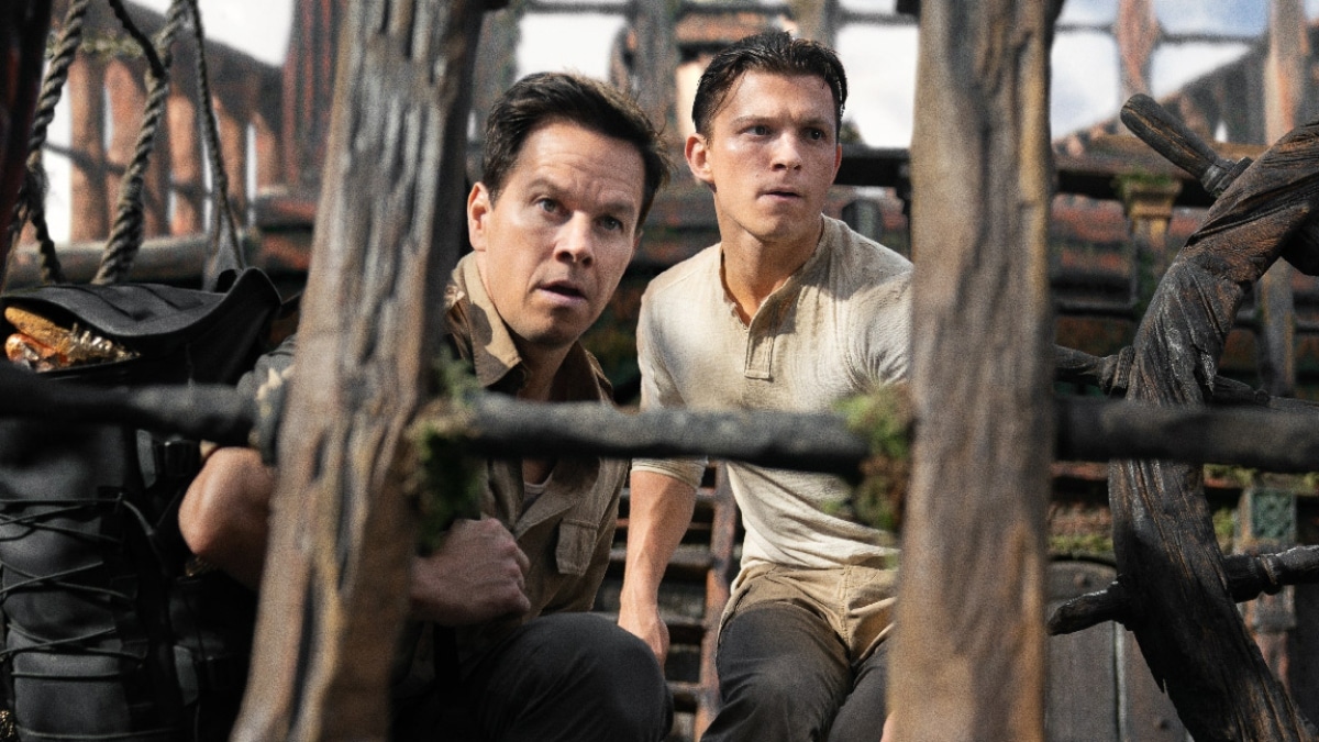 Mark Wahlberg and Tom Holland in Uncharted.