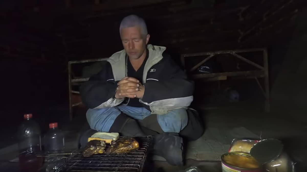 Alaskan Bush People's Matt Brown eating by the fire