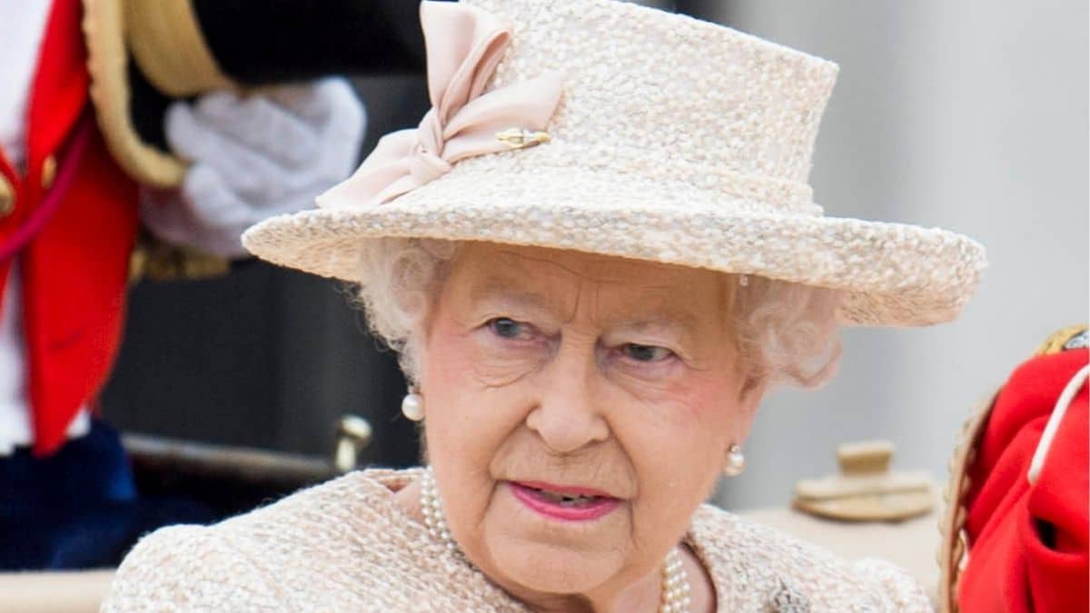 Queen Elizabeth in a pink hat