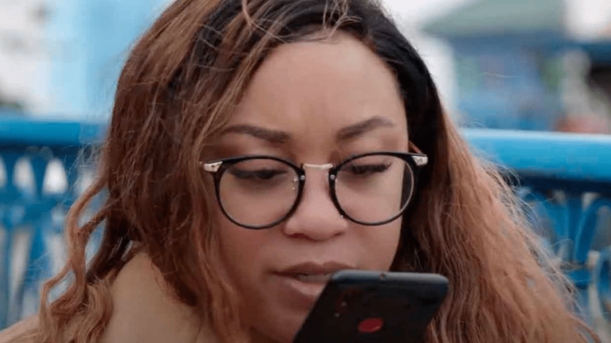 Memphis Smith kindly asks fans not to notify her of "negative" comments.