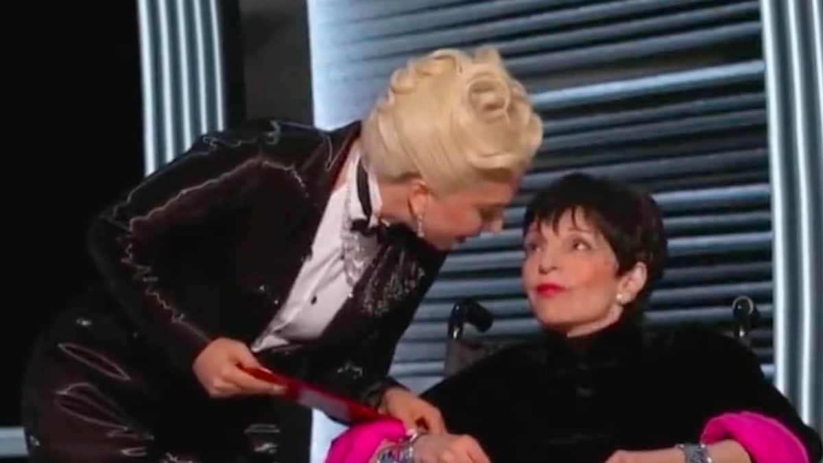 Lady Gaga helping Liza Minelli at the Oscars
