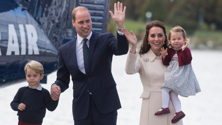 10/1/16 Prince William The Duke of Cambridge and Catherine The Duchess of Cambridge with their children Prince George and Princess Charlotte depart Victoria following their Royal Tour of Canada