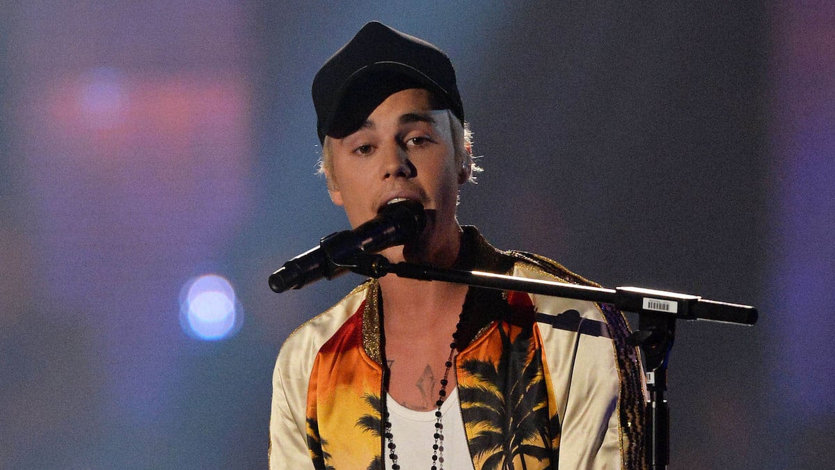 justin bieber performs at The 2016 Brit Awards