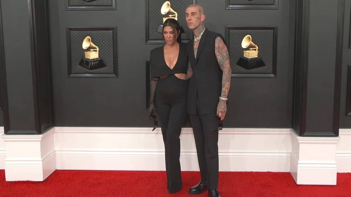 Kourtney Kardashian and Travis Barker showed tons of PDA while walking the Grammys red carpet.
