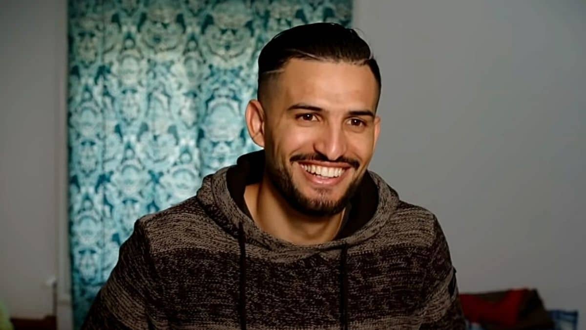 90 Day Fiance Hamza Moknii admits that he doesn't have insurance.