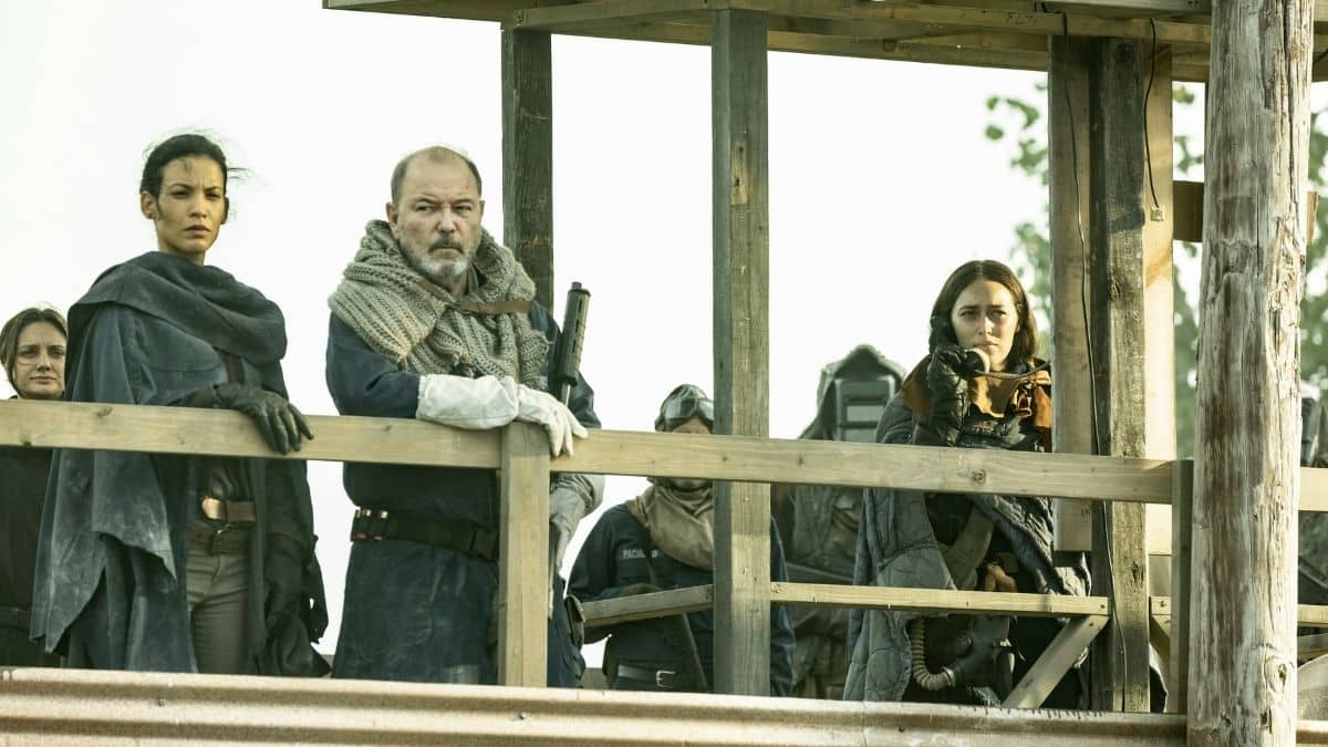 Danay Garcia as Luciana, Ruben Blades as Daniel, and Alycia Debnam-Carey as Alica, as seen in Episode 14 of AMC's Fear the Walking Dead Season 7