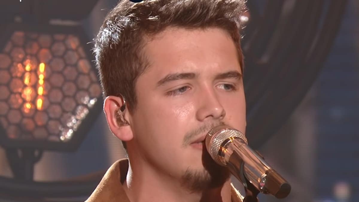 Noah Thompson describes what he was pondering when he gained American Idol