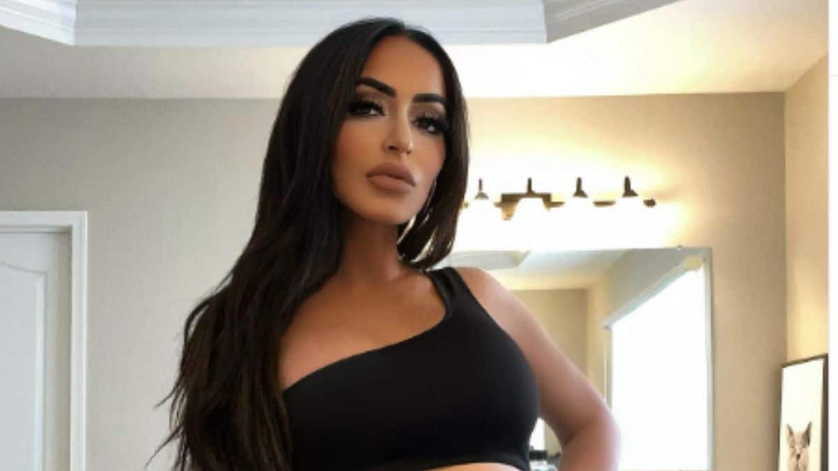 Jersey Shore’s Angelina Pivarnick slammed for modifying her physique in smoking sizzling bikini pic