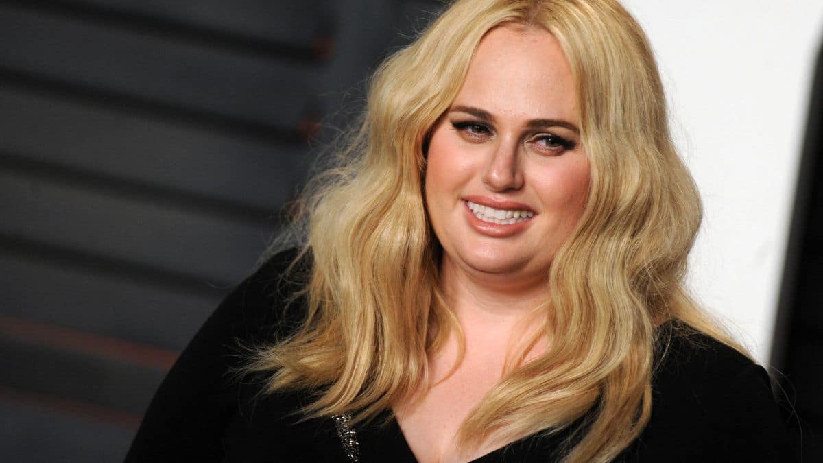 Rebel Wilson with her hair parted in the middle and smiling