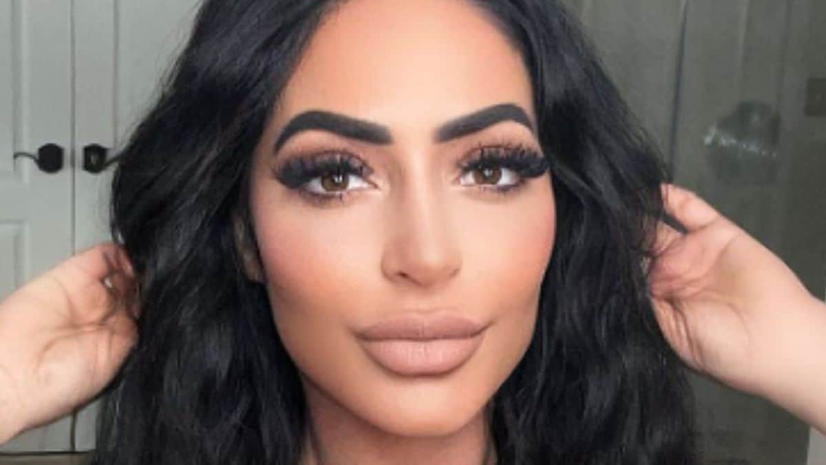 Jersey Shore’s Angelina Pivarnick exhibits off glowing pores and skin with no filter