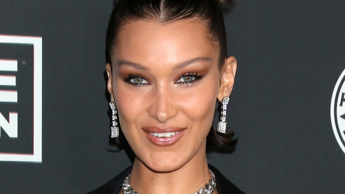 Bella Hadid tugs down skirt to point out off tiny waist