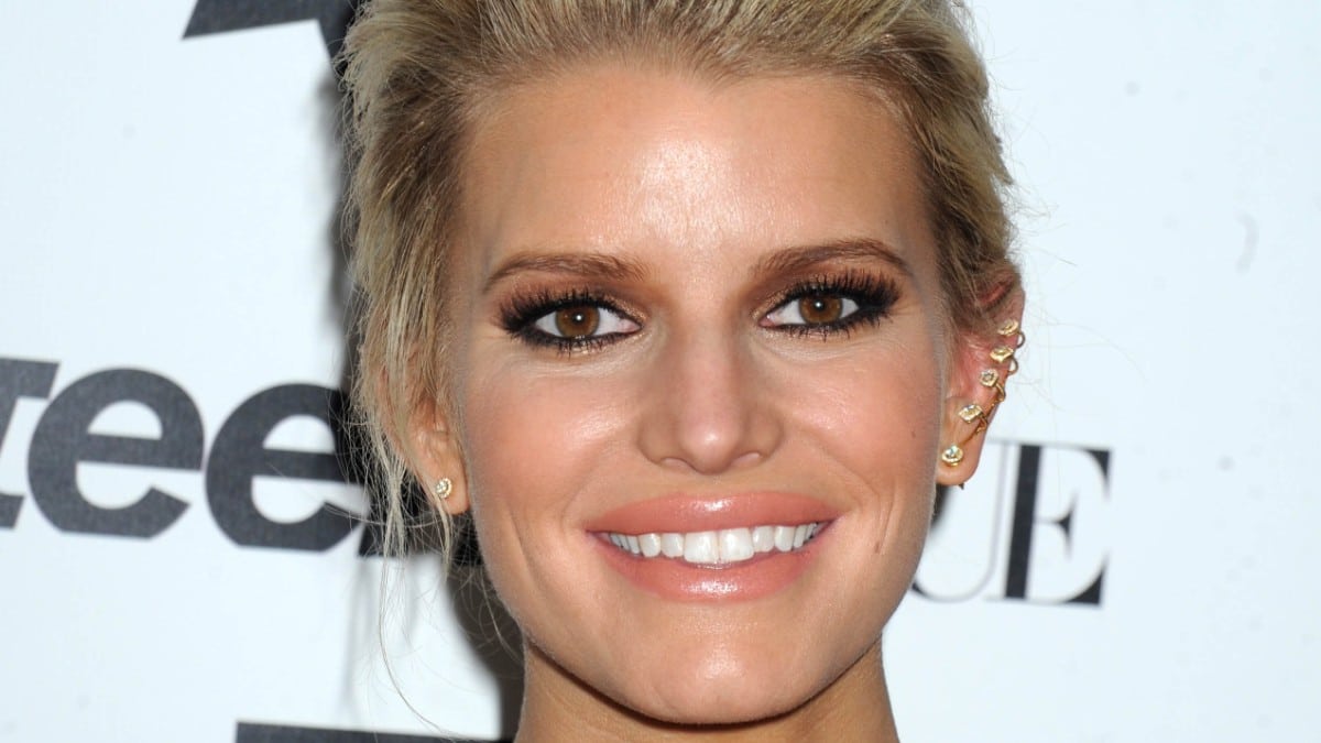 Jessica Simpson in plunging one-piece simply wants ‘a jet ski’