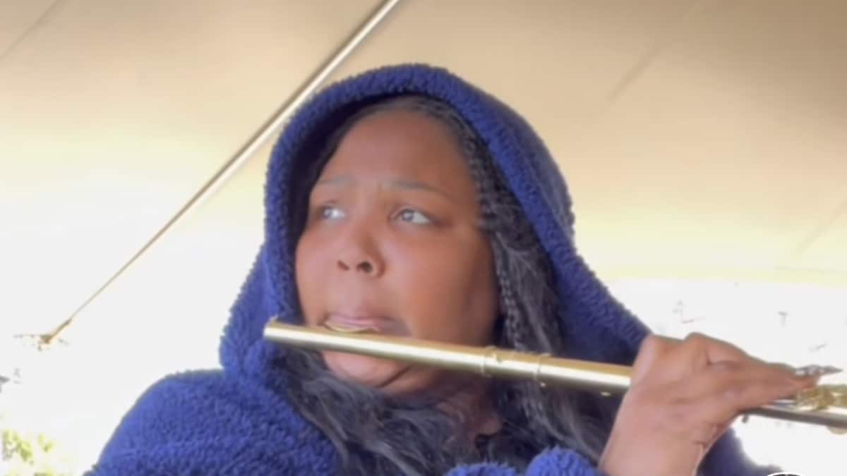 Lizzo whipped out her flute for a music on Met Gala pink carpet