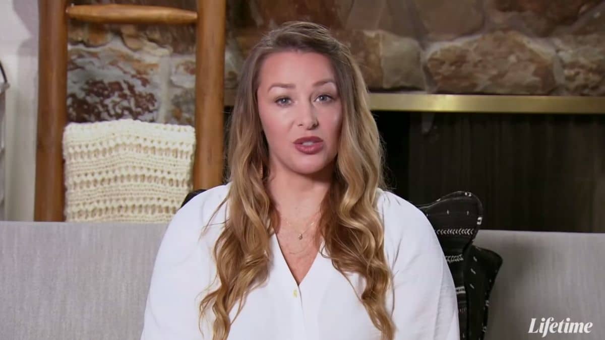 Married at First Sight alum Jamie Otis admits she feels insecure about her mom pouch.